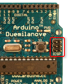▲ 標準 Arduino 板子上都有 ICSP 排針，AVR ISP 的傳輸線就接在這個位置